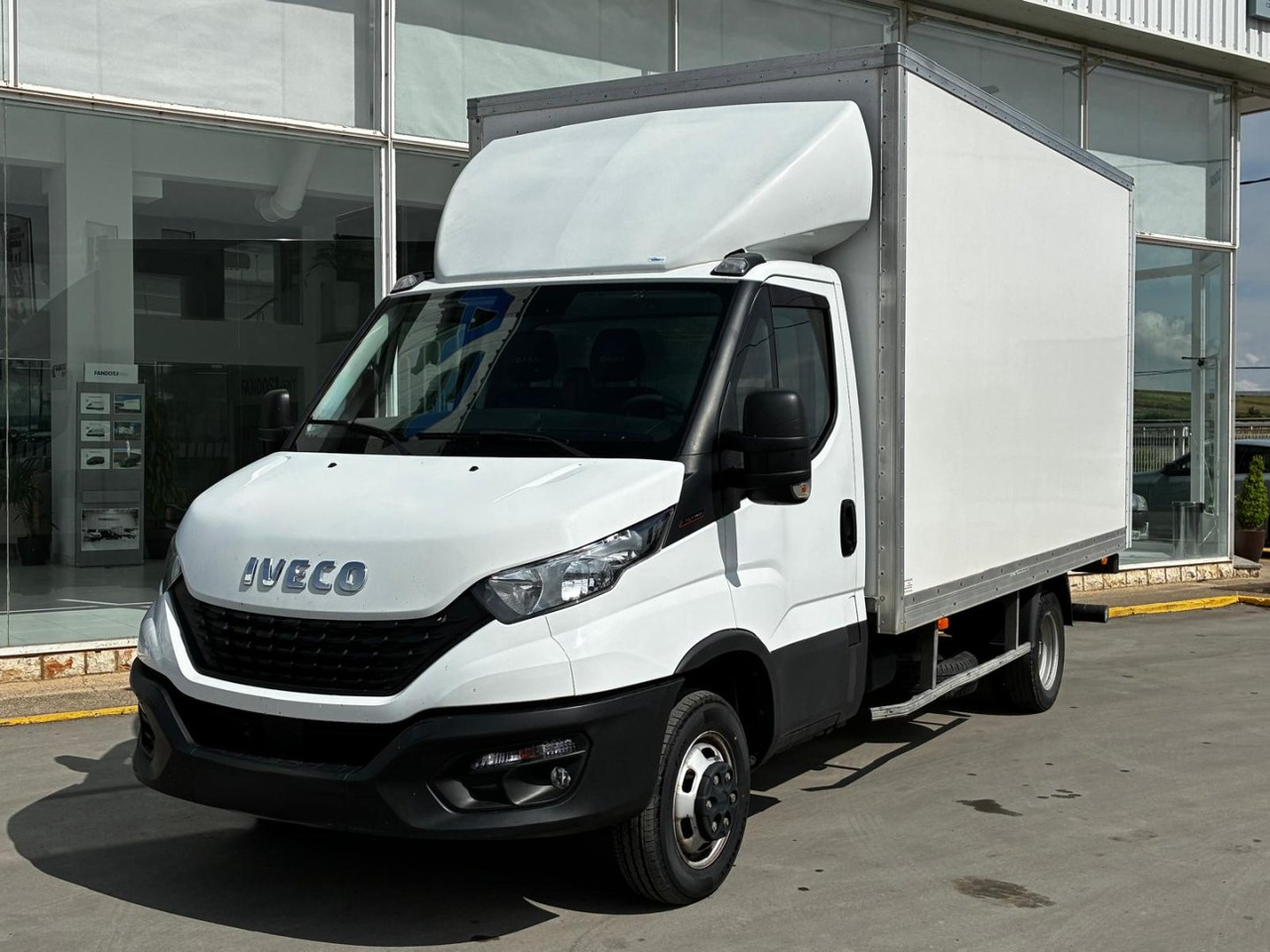 Caja cerrada IVECO 35C16 3.0 20m3 - 厢式货车:图1 Caja cerrada IVECO 35C16 3.0 20m3 - 厢式货车:图1