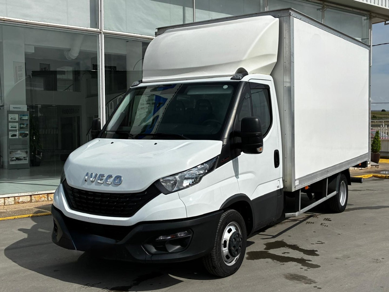 Caja cerrada IVECO 35C16 3.0 20m3 - 厢式货车:图1 Caja cerrada IVECO 35C16 3.0 20m3 - 厢式货车:图1