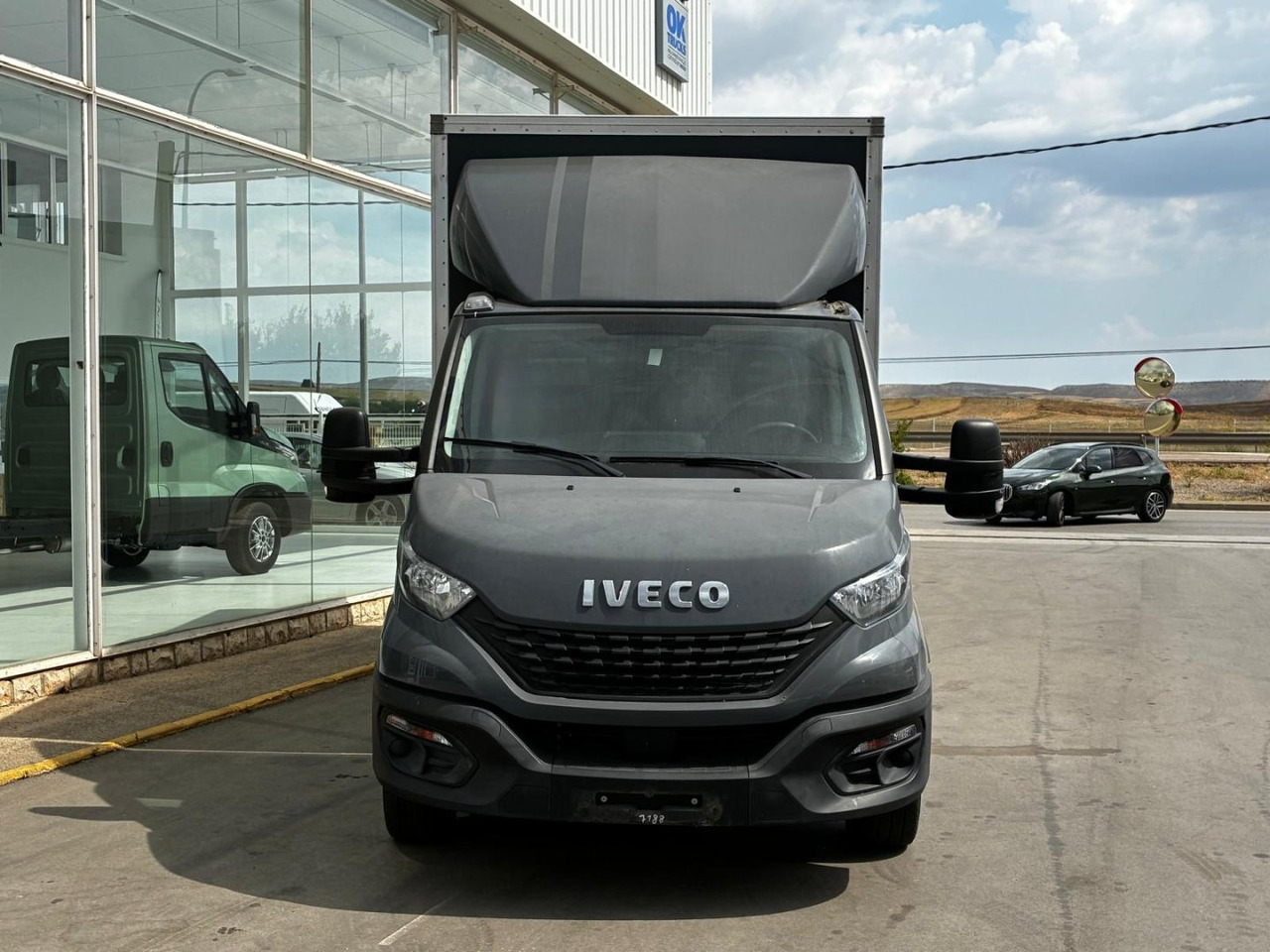 Caja cerrada con plataforma elevadora IVECO 35C16 20m3 - 厢式货车:图2 Caja cerrada con plataforma elevadora IVECO 35C16 20m3 - 厢式货车:图2