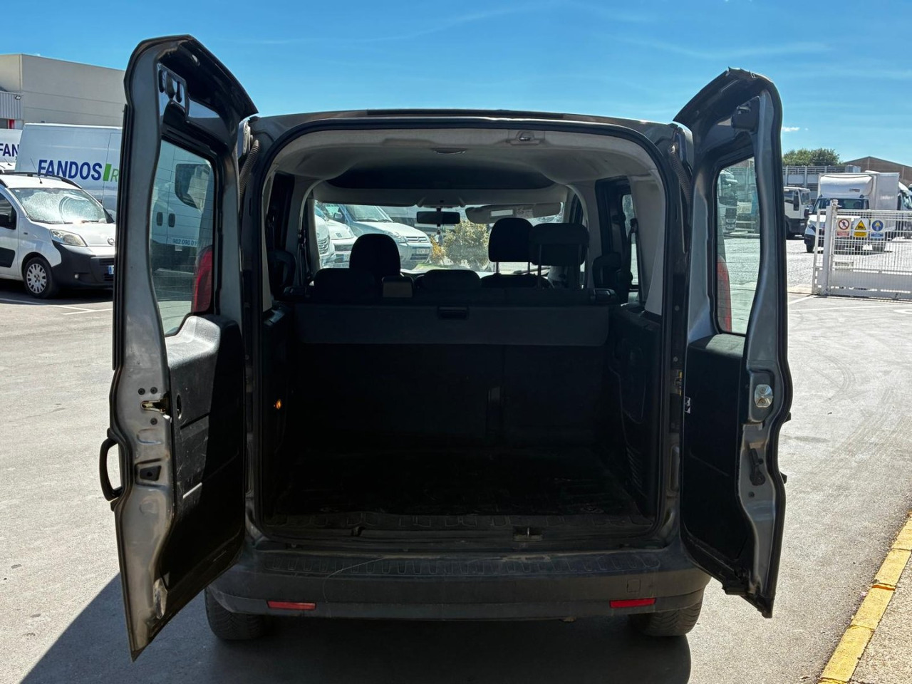Furgón Fiat Dobló 5 plazas - 无侧窗厢式货车:图5 Furgón Fiat Dobló 5 plazas - 无侧窗厢式货车:图5