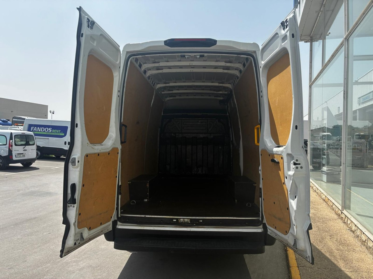 Furgón IVECO 35S14 V 12m3 - 无侧窗厢式货车:图5 Furgón IVECO 35S14 V 12m3 - 无侧窗厢式货车:图5