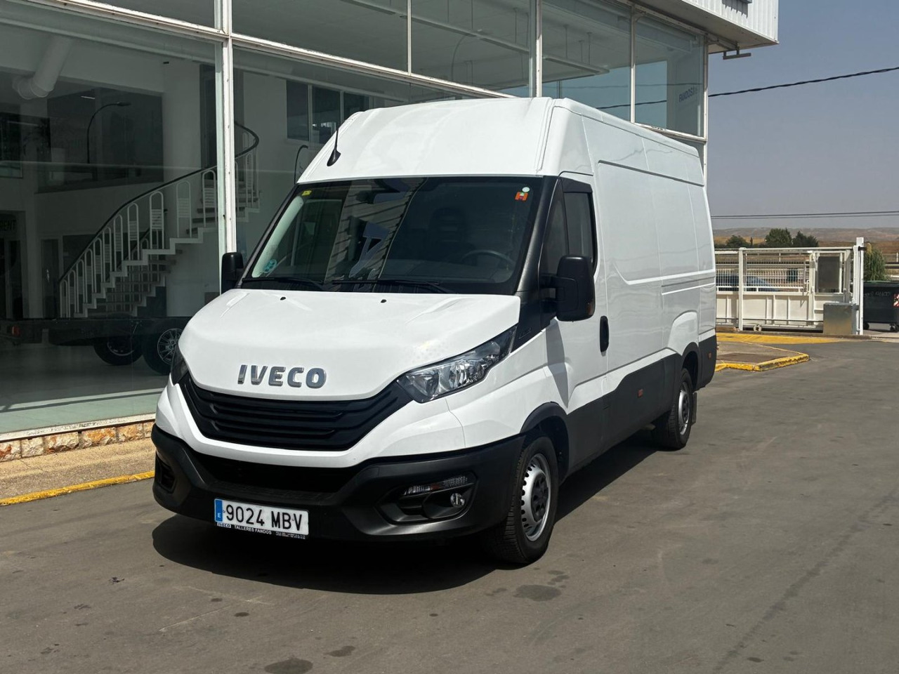Furgón IVECO 35S14 V 12m3 - 无侧窗厢式货车:图1 Furgón IVECO 35S14 V 12m3 - 无侧窗厢式货车:图1