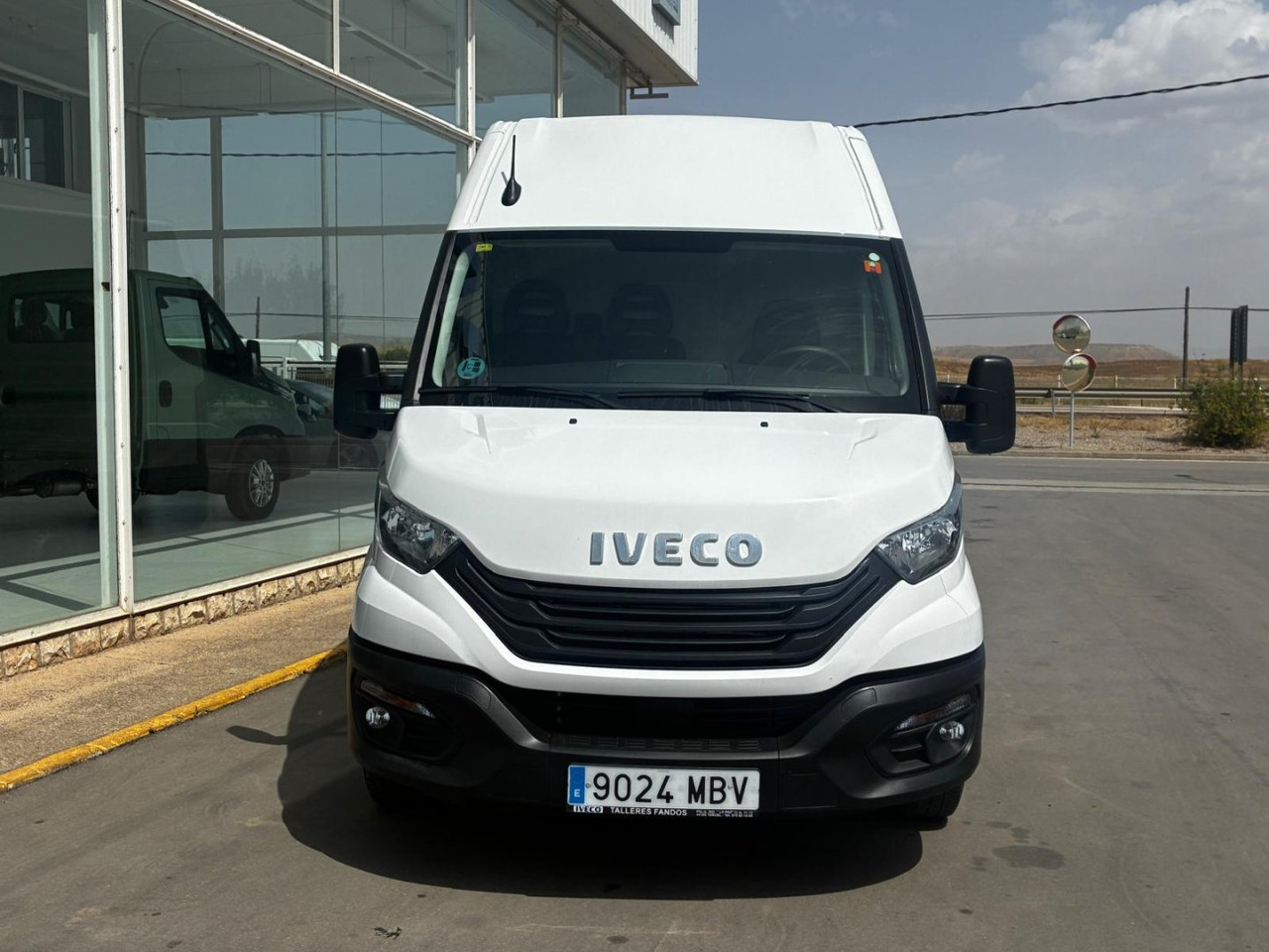 Furgón IVECO 35S14 V 12m3 - 无侧窗厢式货车:图2 Furgón IVECO 35S14 V 12m3 - 无侧窗厢式货车:图2