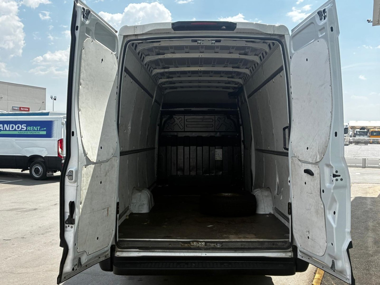 Furgón IVECO 35S14 V 16m3 - 无侧窗厢式货车:图5 Furgón IVECO 35S14 V 16m3 - 无侧窗厢式货车:图5
