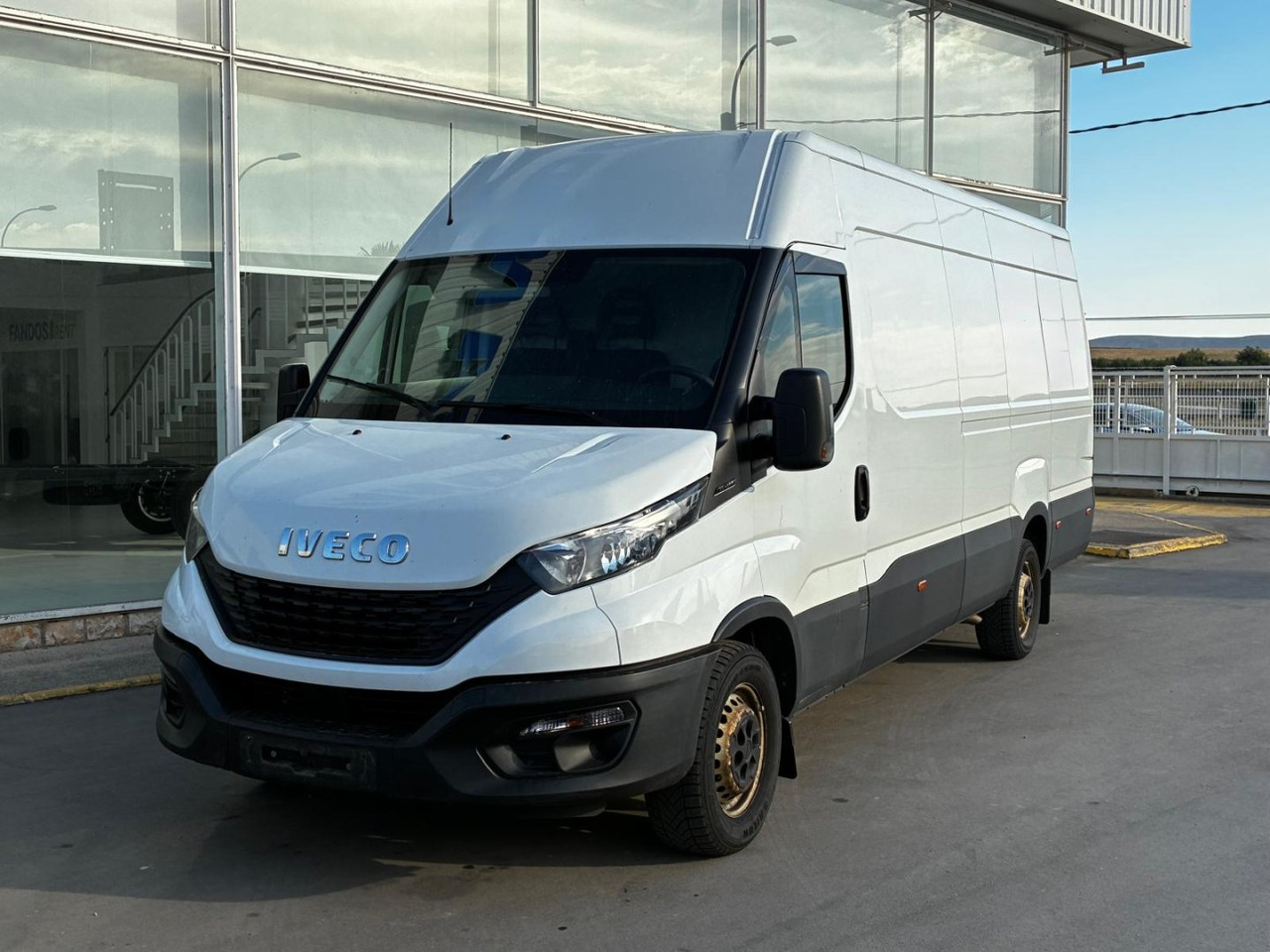 Furgón IVECO 35S14 V 16m3 - 无侧窗厢式货车:图1 Furgón IVECO 35S14 V 16m3 - 无侧窗厢式货车:图1