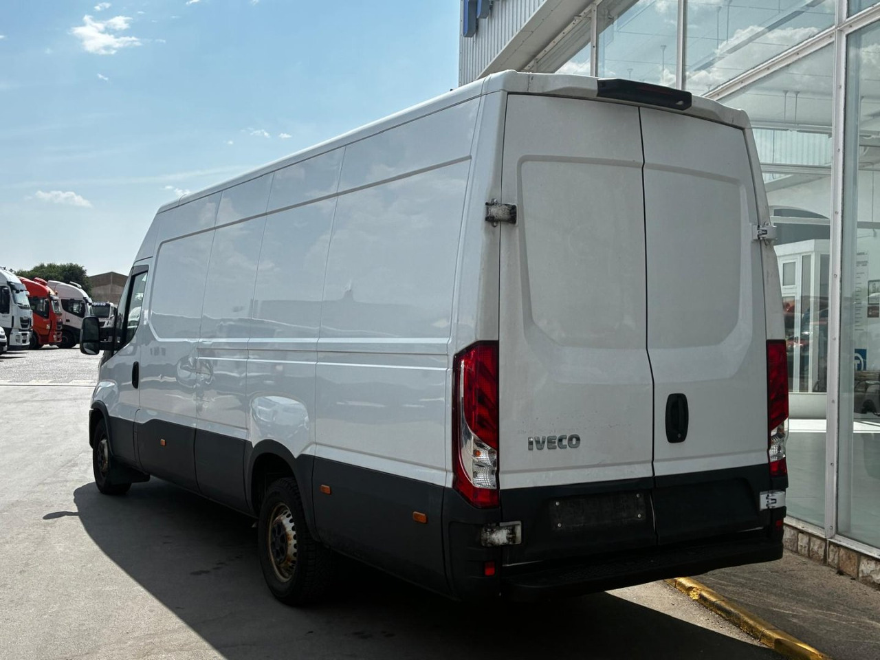 Furgón IVECO 35S14 V 16m3 - 无侧窗厢式货车:图4 Furgón IVECO 35S14 V 16m3 - 无侧窗厢式货车:图4