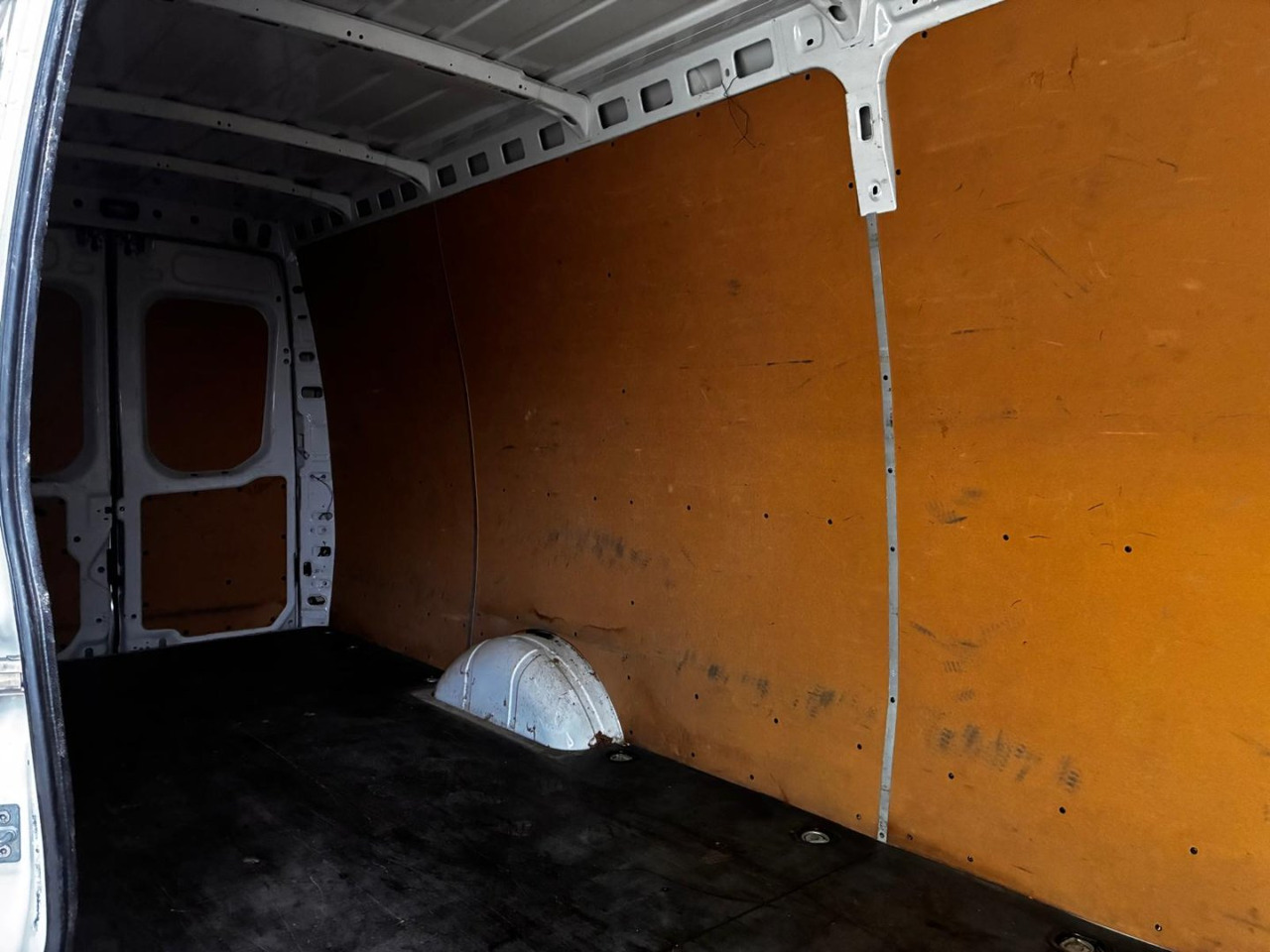 无侧窗厢式货车 Furgón IVECO 35S14 V 16m3:图8 无侧窗厢式货车 Furgón IVECO 35S14 V 16m3:图8