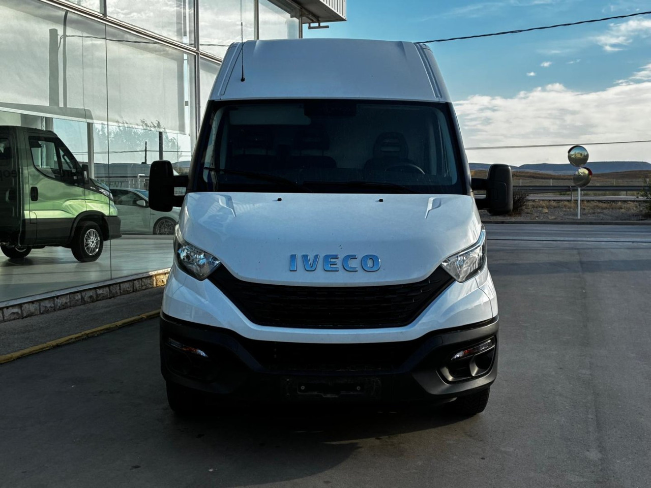 Furgón IVECO 35S14 V 16m3 - 无侧窗厢式货车:图2 Furgón IVECO 35S14 V 16m3 - 无侧窗厢式货车:图2