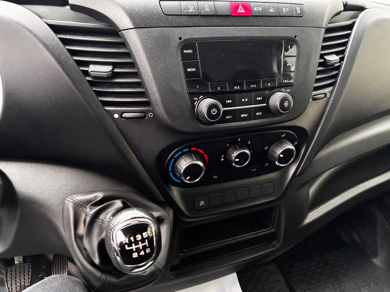 无侧窗厢式货车 Furgón IVECO 35S14 V 16m3:图11 无侧窗厢式货车 Furgón IVECO 35S14 V 16m3:图11