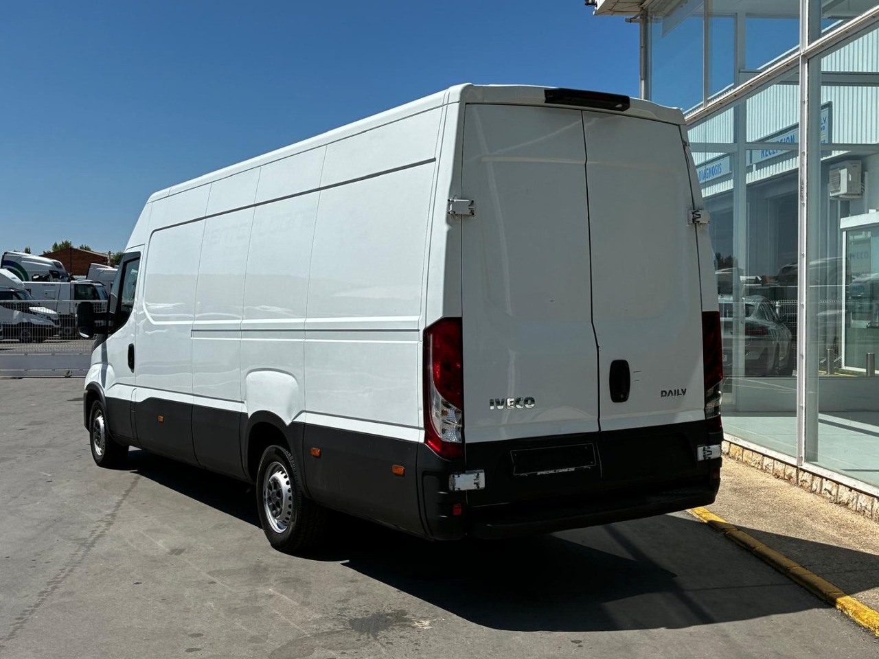 Furgón IVECO 35S14 V 16m3 - 无侧窗厢式货车:图4 Furgón IVECO 35S14 V 16m3 - 无侧窗厢式货车:图4