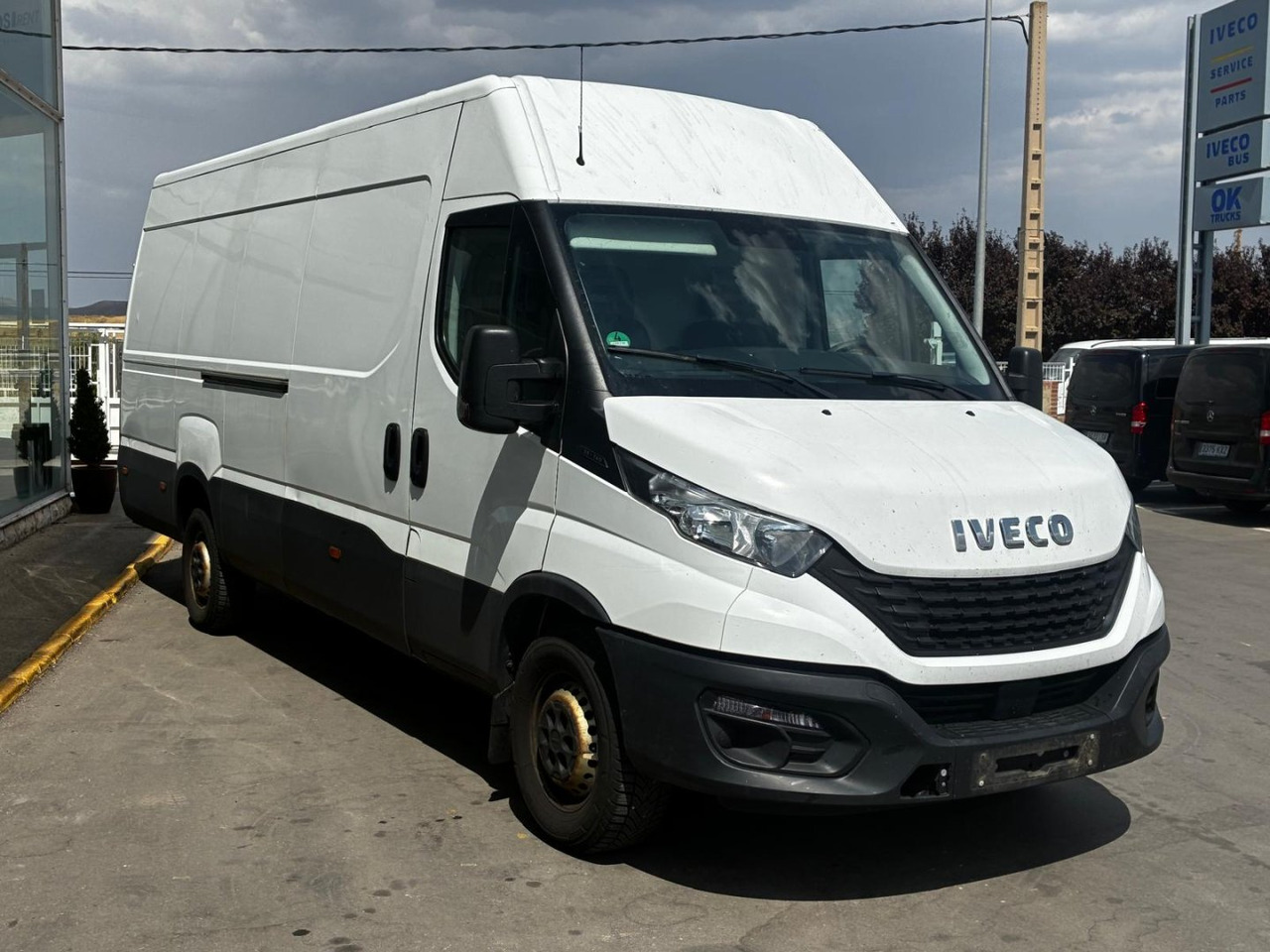 Furgón IVECO 35S14 V 16m3 - 无侧窗厢式货车:图3 Furgón IVECO 35S14 V 16m3 - 无侧窗厢式货车:图3