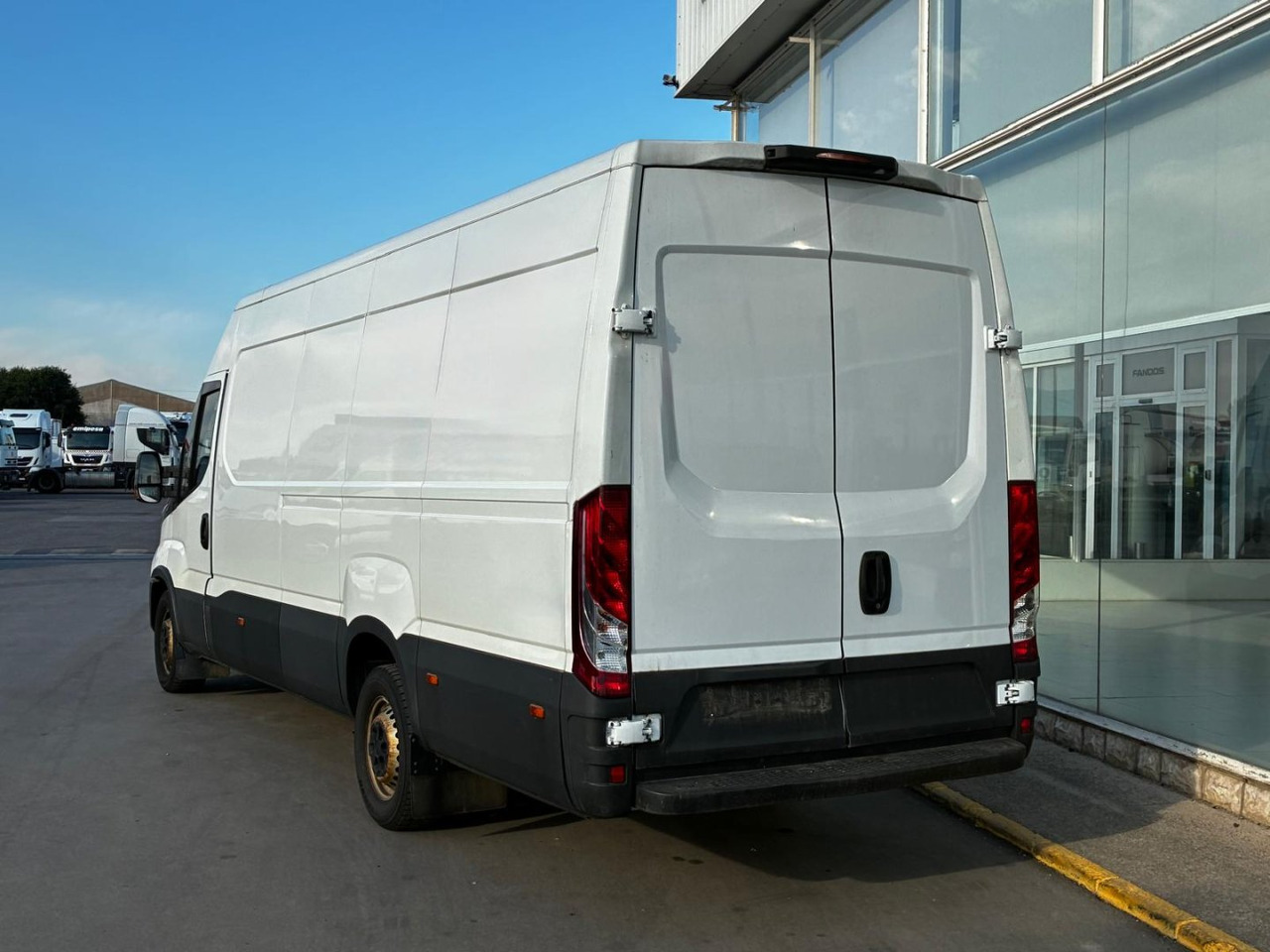 Furgón IVECO 35S14 V 16m3 - 无侧窗厢式货车:图4 Furgón IVECO 35S14 V 16m3 - 无侧窗厢式货车:图4