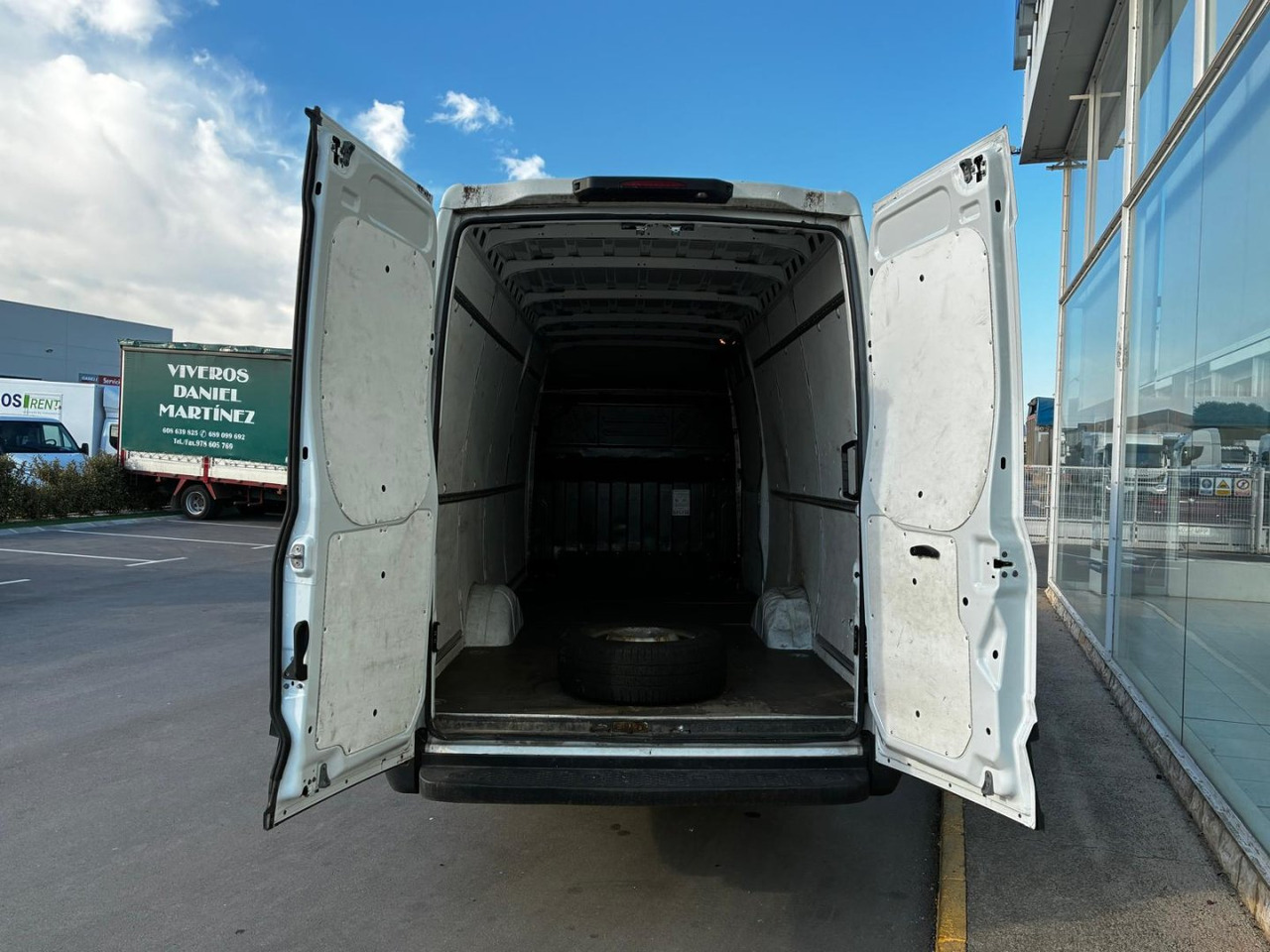 Furgón IVECO 35S14 V 16m3 - 无侧窗厢式货车:图5 Furgón IVECO 35S14 V 16m3 - 无侧窗厢式货车:图5