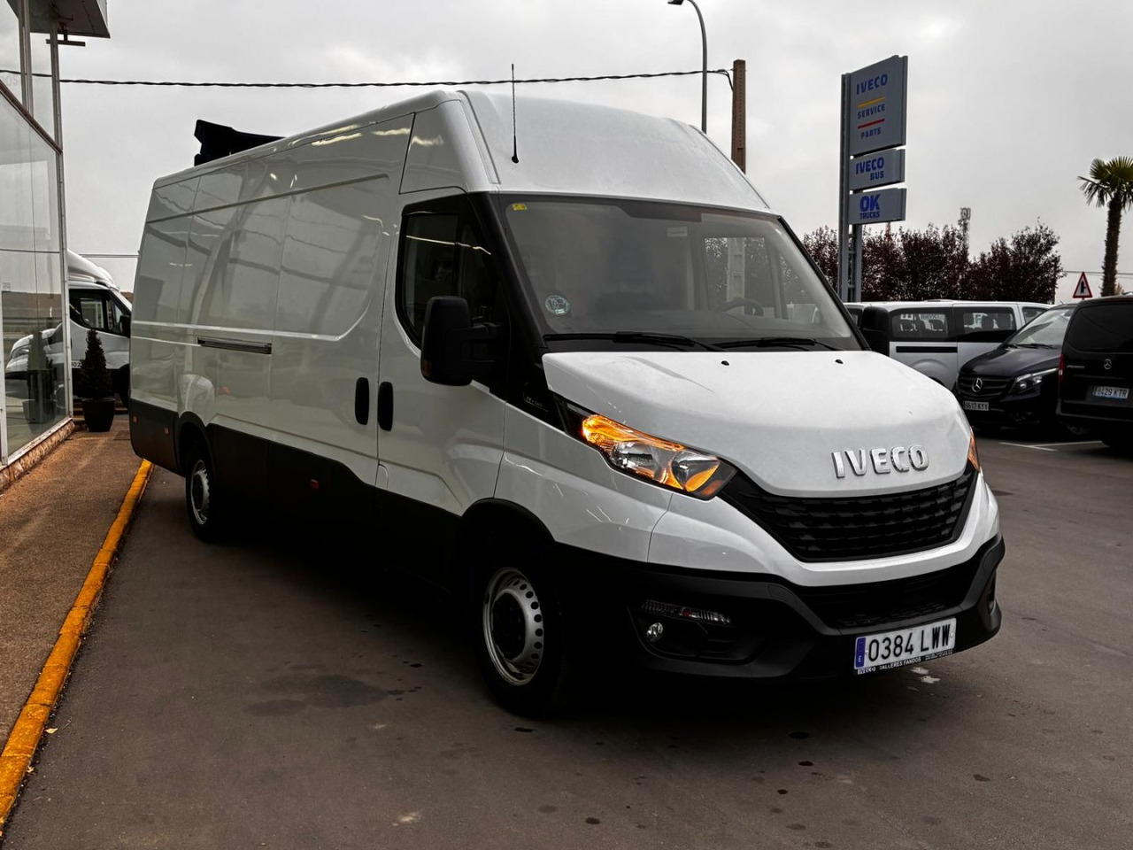 Furgón IVECO 35S14 V 16m3 - 无侧窗厢式货车:图3 Furgón IVECO 35S14 V 16m3 - 无侧窗厢式货车:图3