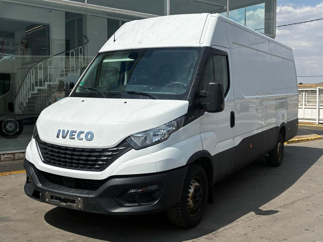 Furgón IVECO 35S14 V 16m3 - 无侧窗厢式货车:图1 Furgón IVECO 35S14 V 16m3 - 无侧窗厢式货车:图1