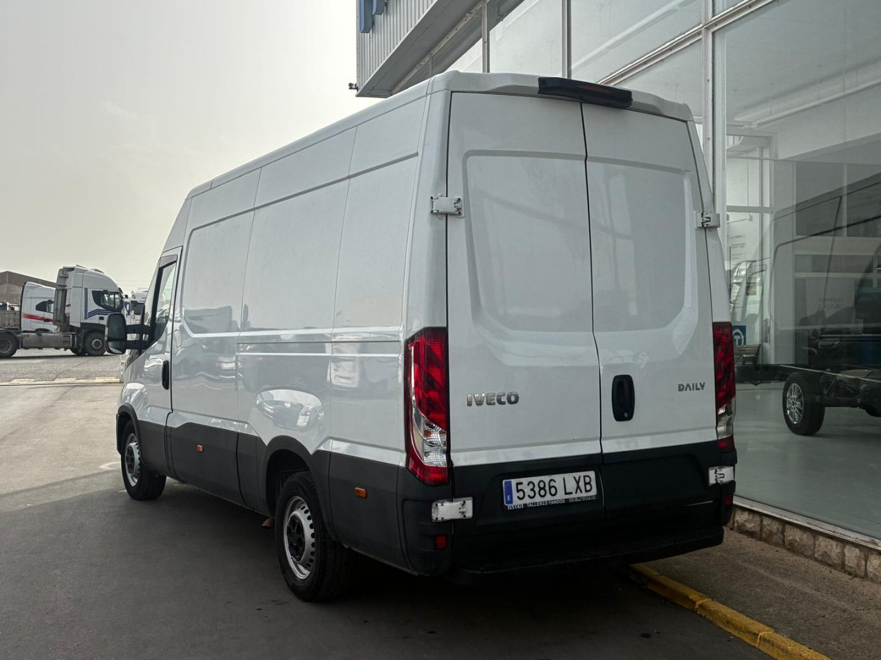 Furgón IVECO 35S16 V 12m3 - 无侧窗厢式货车:图4 Furgón IVECO 35S16 V 12m3 - 无侧窗厢式货车:图4