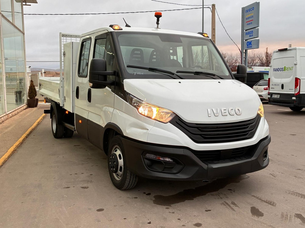 Volquete/Dumper IVECO 35C14 CAJA BASCULANTE DOBLE CABINA - 翻斗货车, 康比货车:图3 Volquete/Dumper IVECO 35C14 CAJA BASCULANTE DOBLE CABINA - 翻斗货车, 康比货车:图3