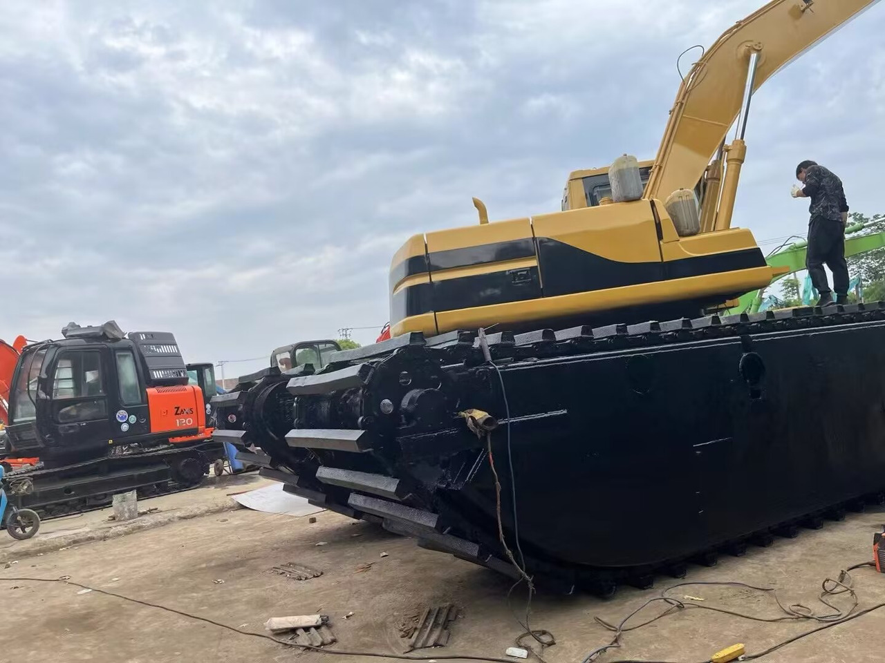 CATERPILLAR 320 BL 18 METER EXTENDED ARM CUSTOMIZABLE DREDGER - 水陆两用挖掘机:图2 CATERPILLAR 320 BL 18 METER EXTENDED ARM CUSTOMIZABLE DREDGER - 水陆两用挖掘机:图2