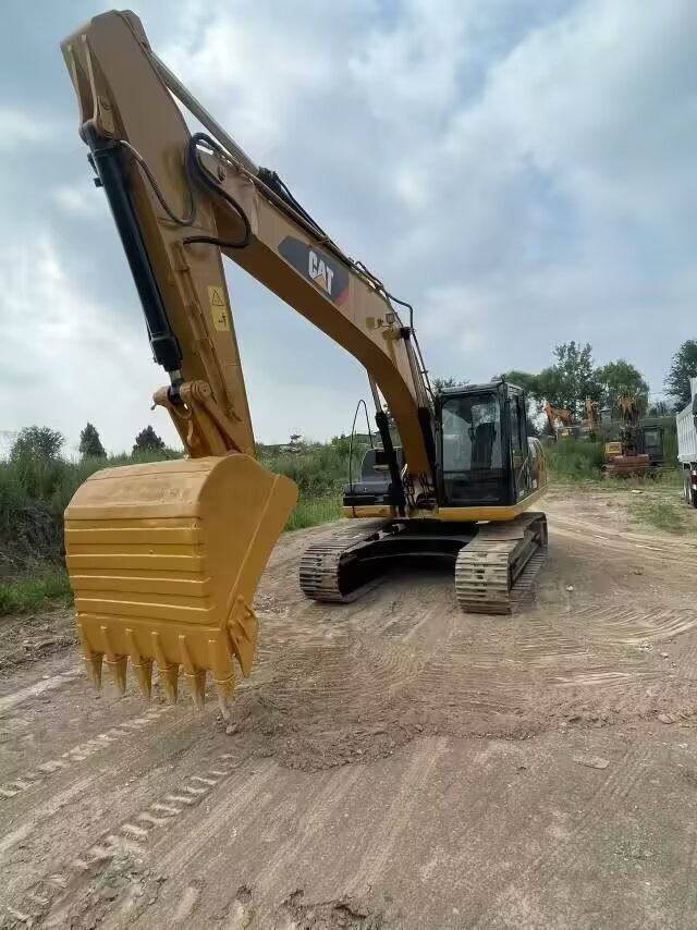 CATERPILLAR 320D2 L CAT 320D 2 L - 履带式挖掘机:图3 CATERPILLAR 320D2 L CAT 320D 2 L - 履带式挖掘机:图3