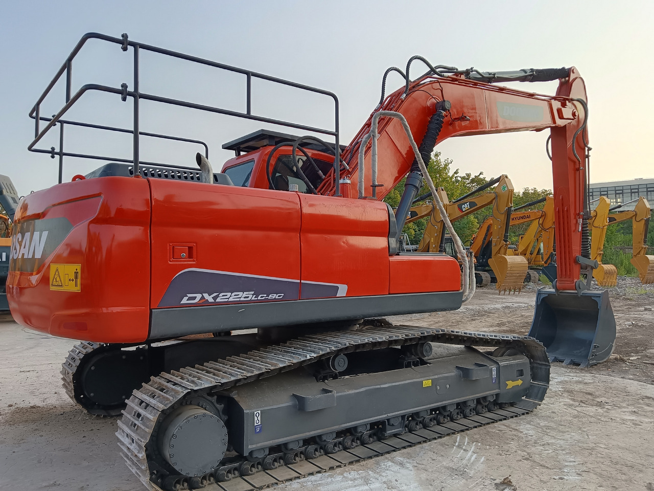 DOOSAN DX225 LC - 9C DX 225 LCA DX300 DX340 - 履带式挖掘机:图1 DOOSAN DX225 LC - 9C DX 225 LCA DX300 DX340 - 履带式挖掘机:图1