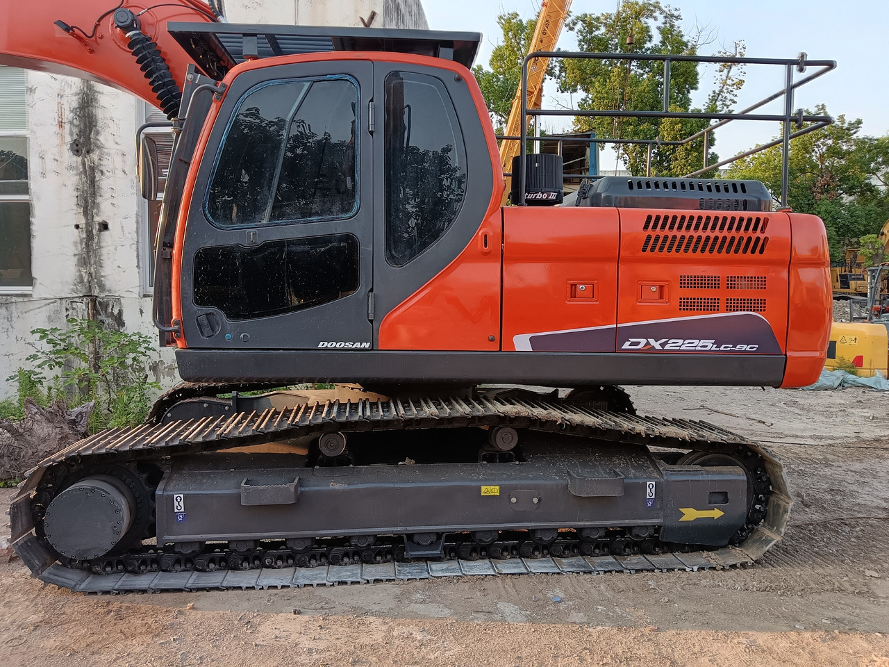 DOOSAN DX225LC-9C DX225LCA - 履带式挖掘机:图3 DOOSAN DX225LC-9C DX225LCA - 履带式挖掘机:图3