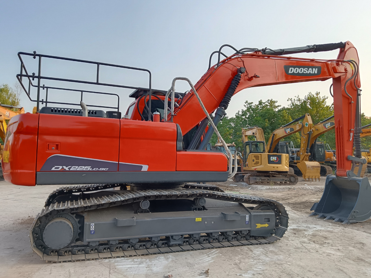 DOOSAN DX225LC-9C DX225LCA - 履带式挖掘机:图1 DOOSAN DX225LC-9C DX225LCA - 履带式挖掘机:图1