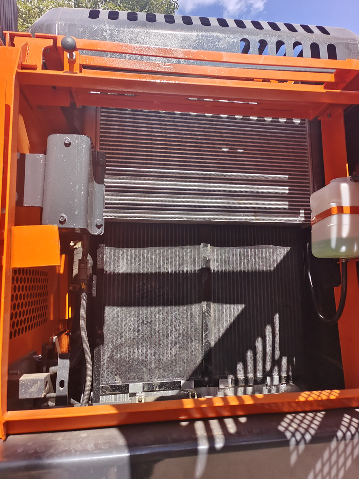 DOOSAN DX225LCA - 履带式挖掘机:图3 DOOSAN DX225LCA - 履带式挖掘机:图3