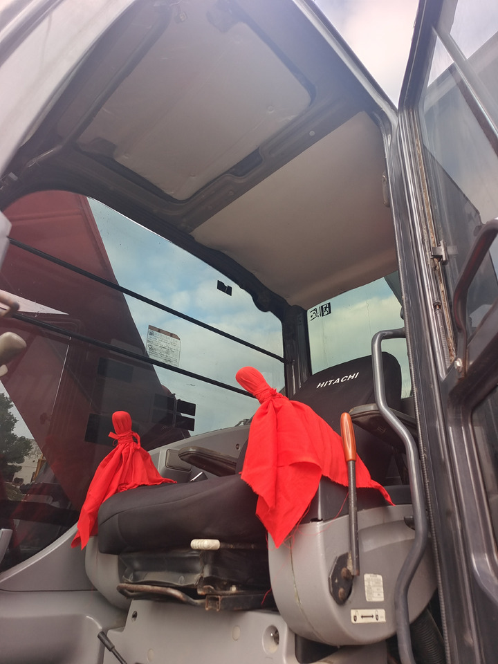 HITACHI ZX200 - 履带式挖掘机:图3 HITACHI ZX200 - 履带式挖掘机:图3