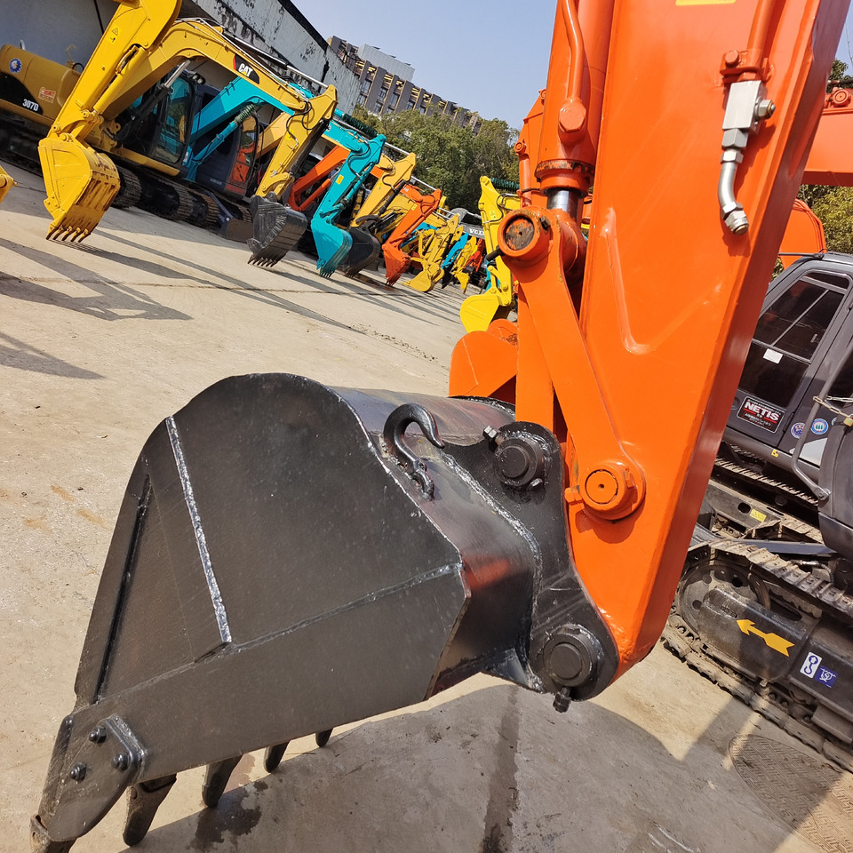 HITACHI ZX70 - 小型挖掘机:图2 HITACHI ZX70 - 小型挖掘机:图2