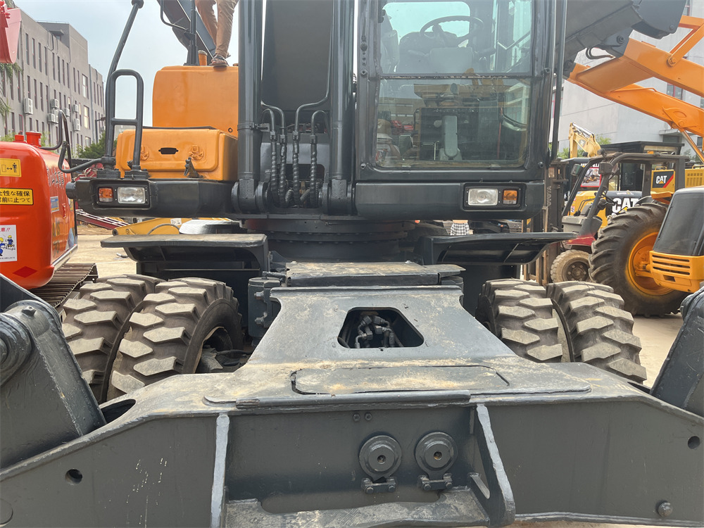 HYUNDAI R210W-9S 210W - 9 S 210W-9T - 轮式挖掘机:图3 HYUNDAI R210W-9S 210W - 9 S 210W-9T - 轮式挖掘机:图3