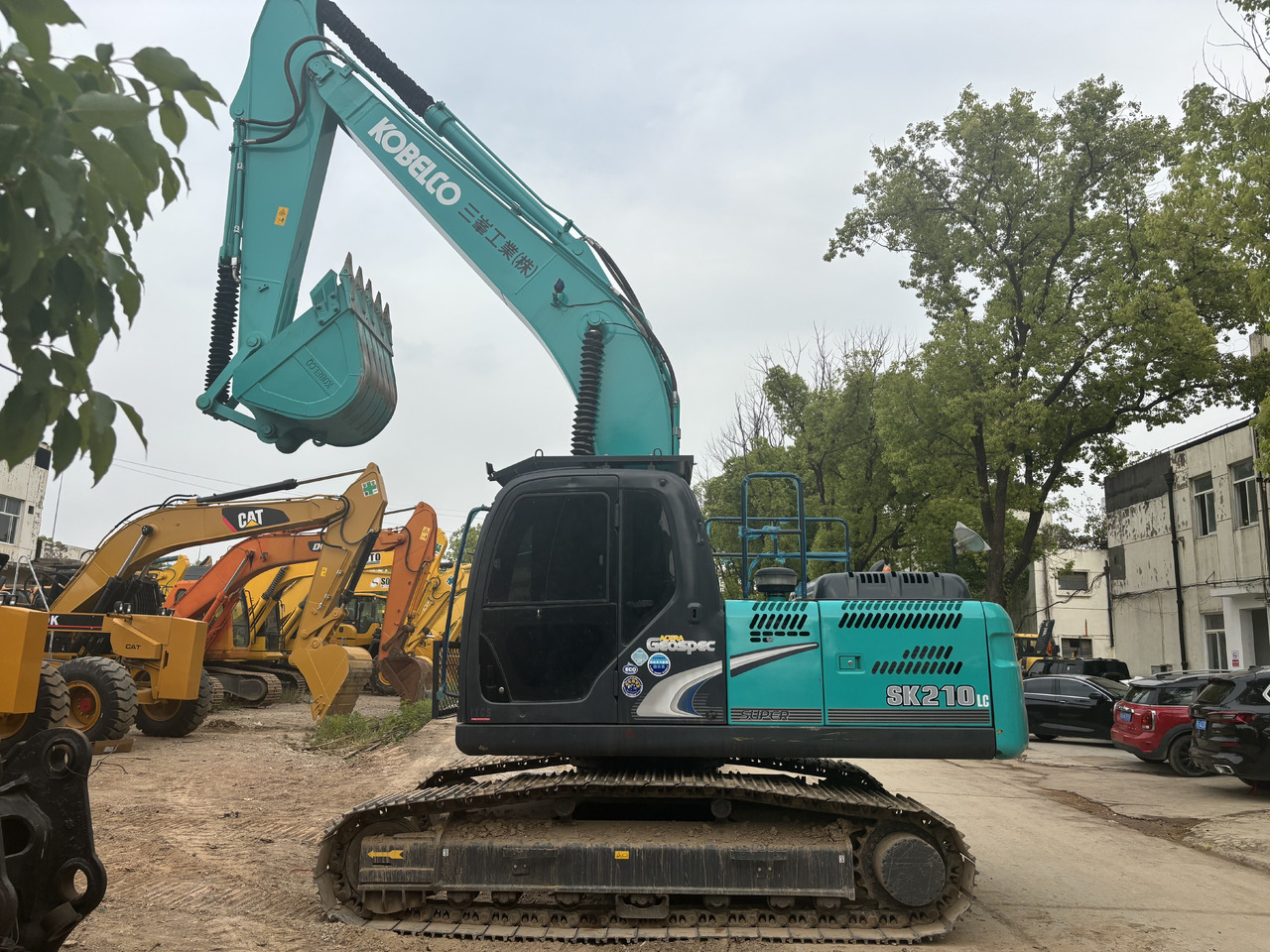 KOBELCO SK210LC - 履带式挖掘机:图1 KOBELCO SK210LC - 履带式挖掘机:图1