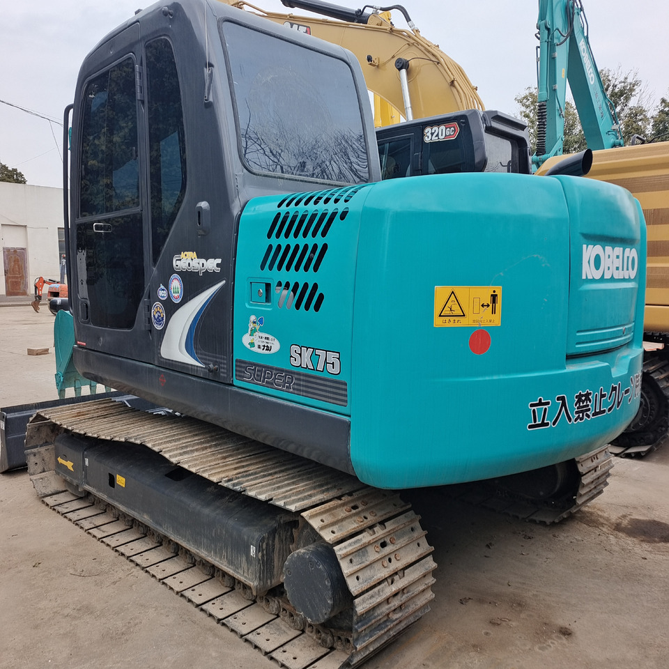 KOBELCO SK75 - 小型挖掘机:图1 KOBELCO SK75 - 小型挖掘机:图1