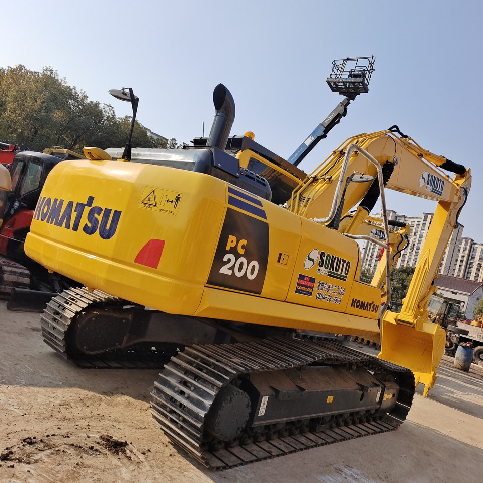 KOMATSU PC200-8 PC 200 - 8 - 履带式挖掘机:图1 KOMATSU PC200-8 PC 200 - 8 - 履带式挖掘机:图1