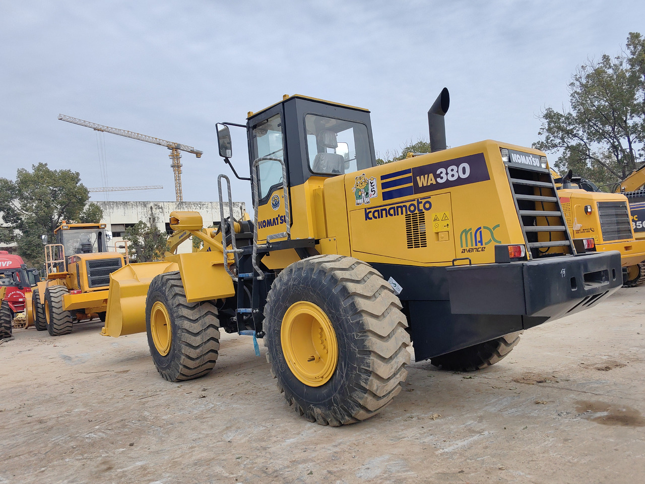 KOMATSU WA380-3 - 履带式挖掘机:图4 KOMATSU WA380-3 - 履带式挖掘机:图4