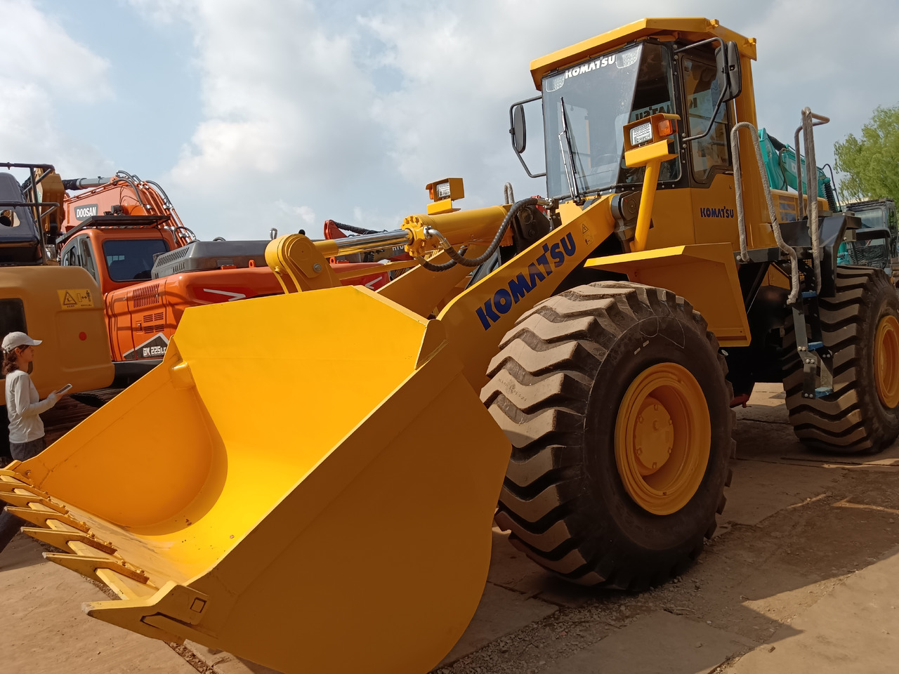 KOMATSU WA470 - 轮式装载机:图4 KOMATSU WA470 - 轮式装载机:图4