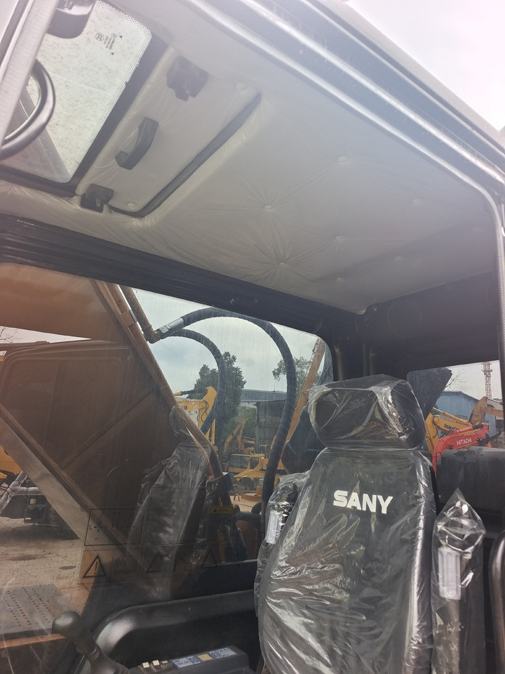 履带式挖掘机 SANY 215C：图12