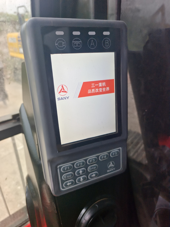 履带式挖掘机 SANY 215C：图22