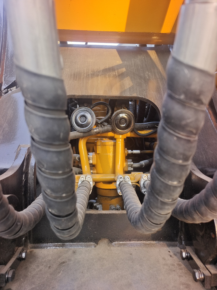 SANY 215H 215C - 履带式挖掘机:图5 SANY 215H 215C - 履带式挖掘机:图5