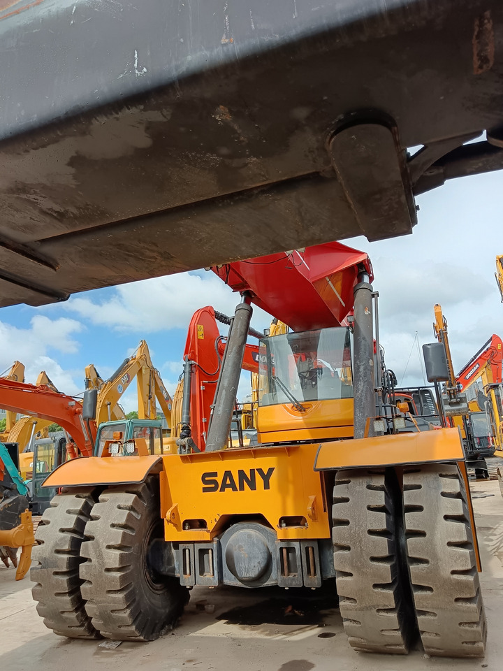 SANY SRSC45C30 REACH STACKER - 前移式堆垛机:图2 SANY SRSC45C30 REACH STACKER - 前移式堆垛机:图2