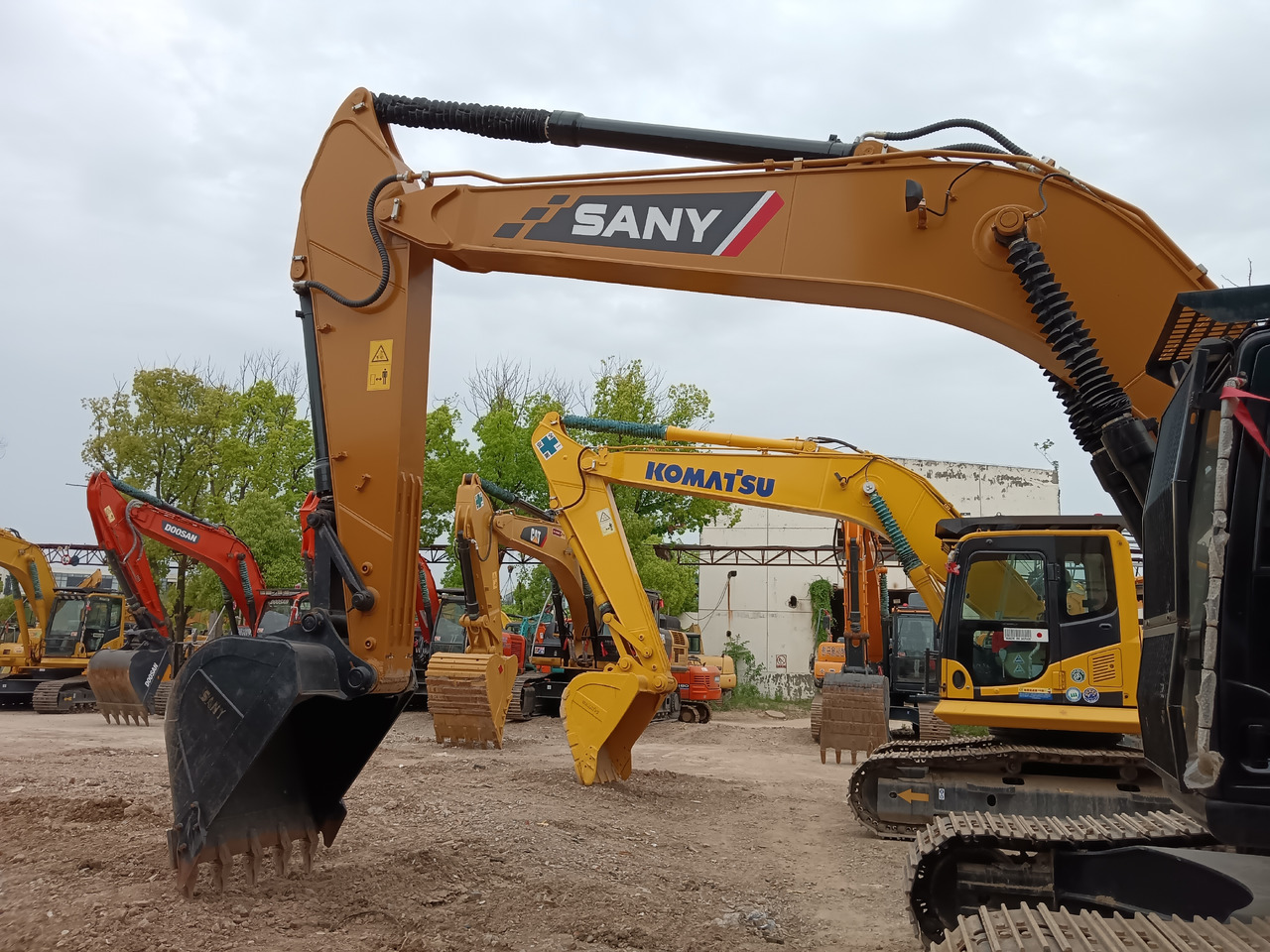 SANY SY 235H 235C - 履带式挖掘机:图2 SANY SY 235H 235C - 履带式挖掘机:图2