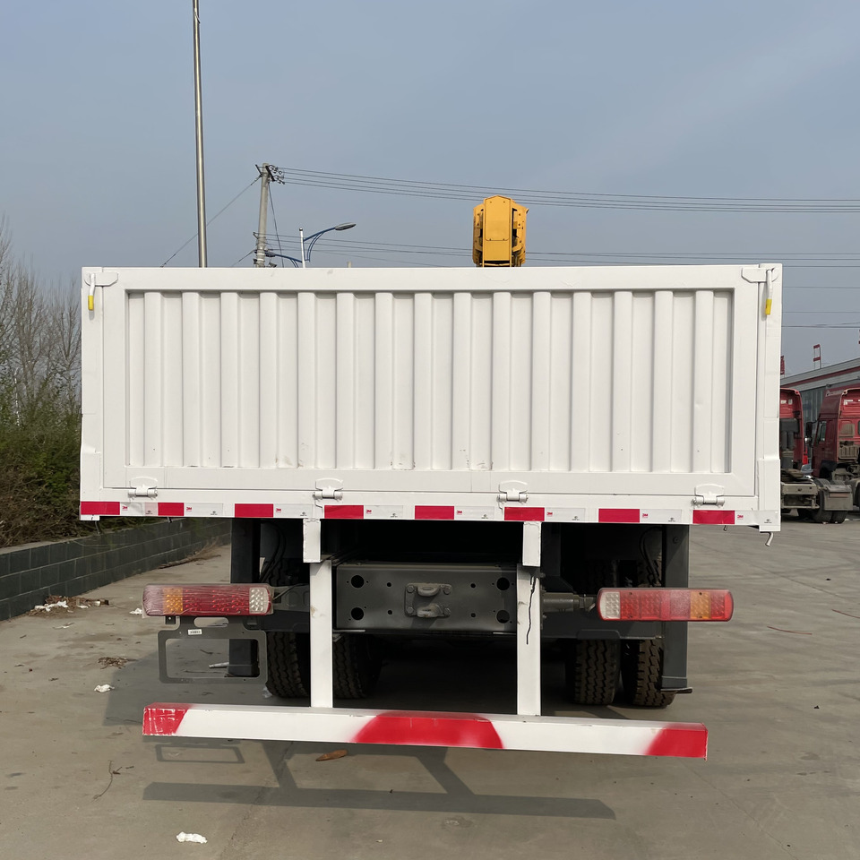 SINOTRUK HOWO 8 TON Knuckle Boom Crane TRUCK MOUNTED CRANE - 起重车:图5 SINOTRUK HOWO 8 TON Knuckle Boom Crane TRUCK MOUNTED CRANE - 起重车:图5