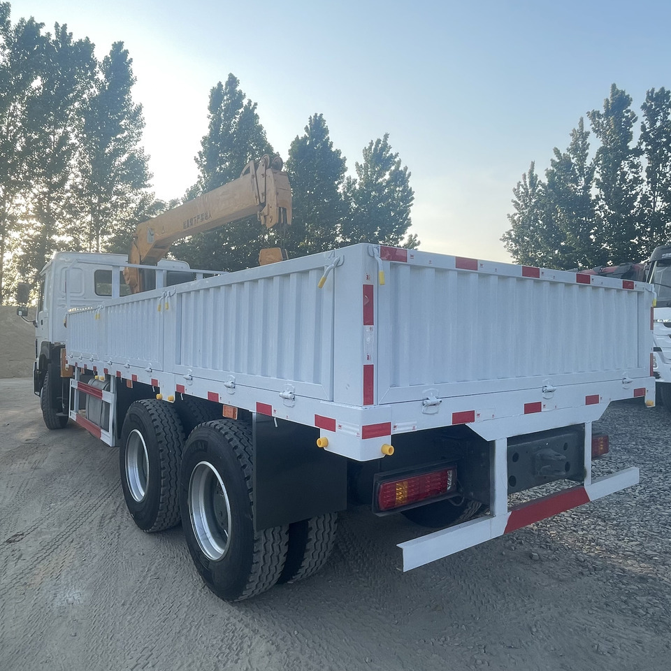 SINOTRUK HOWO 8 TON TRUCK-MOUNTED CRANE - 起重车:图4 SINOTRUK HOWO 8 TON TRUCK-MOUNTED CRANE - 起重车:图4