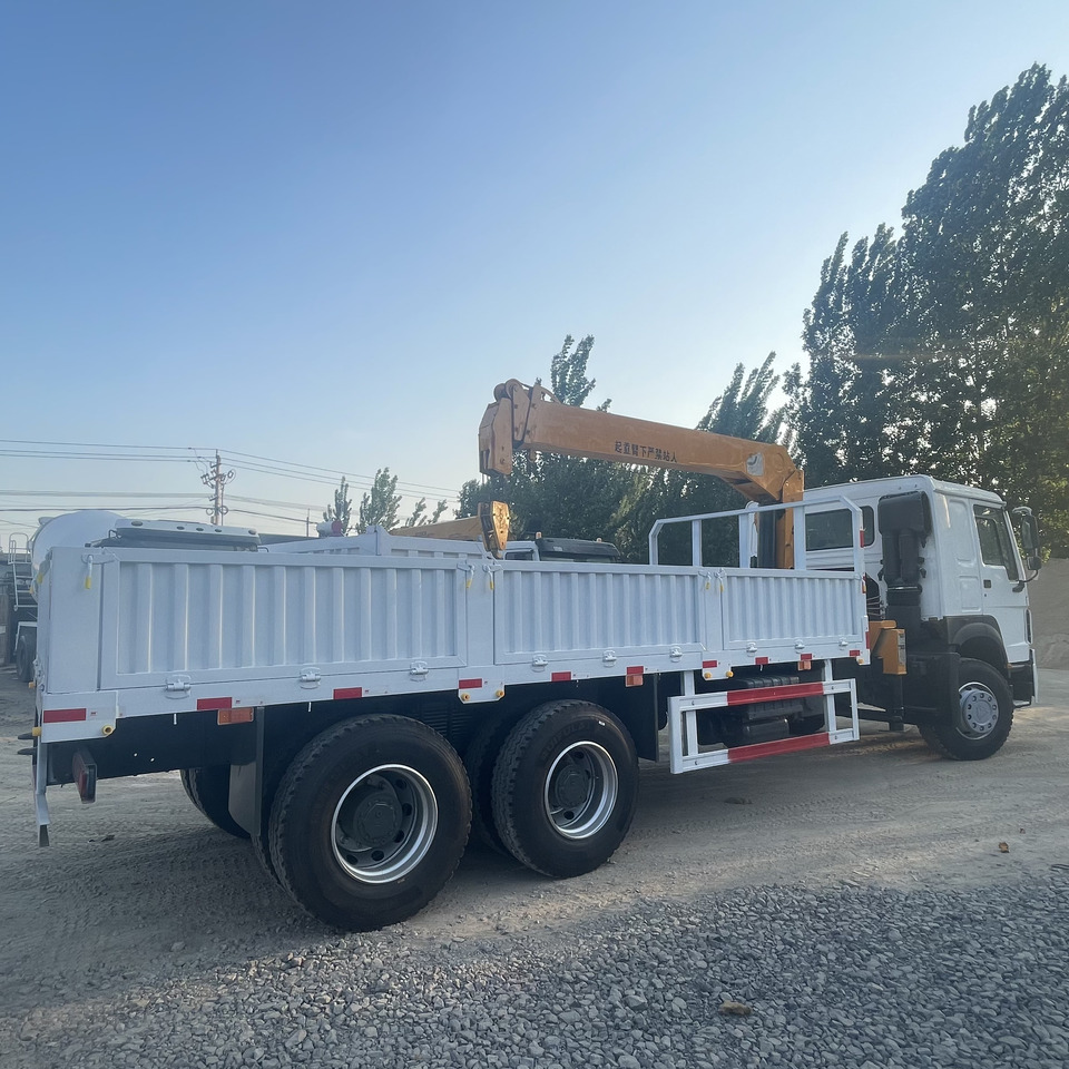 SINOTRUK HOWO 8 TON TRUCK-MOUNTED CRANE - 起重车:图2 SINOTRUK HOWO 8 TON TRUCK-MOUNTED CRANE - 起重车:图2
