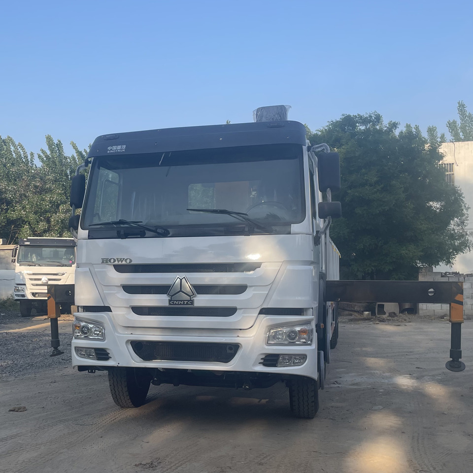 SINOTRUK HOWO 8 TON TRUCK-MOUNTED CRANE - 起重车:图2 SINOTRUK HOWO 8 TON TRUCK-MOUNTED CRANE - 起重车:图2