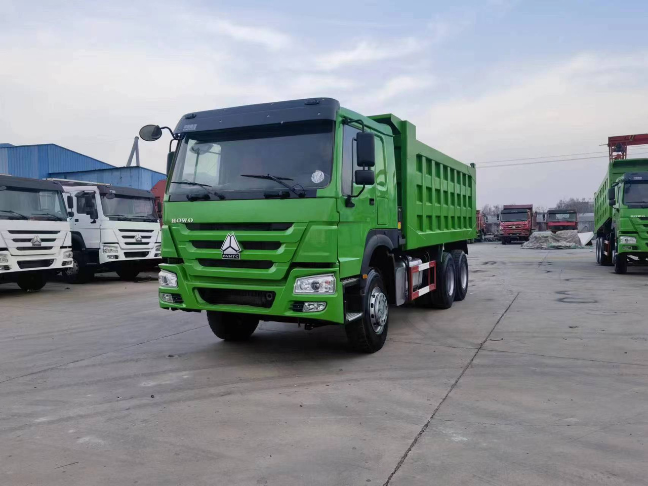 SINOTRUK HOWO DUMP TRUCK - 翻斗车:图1 SINOTRUK HOWO DUMP TRUCK - 翻斗车:图1
