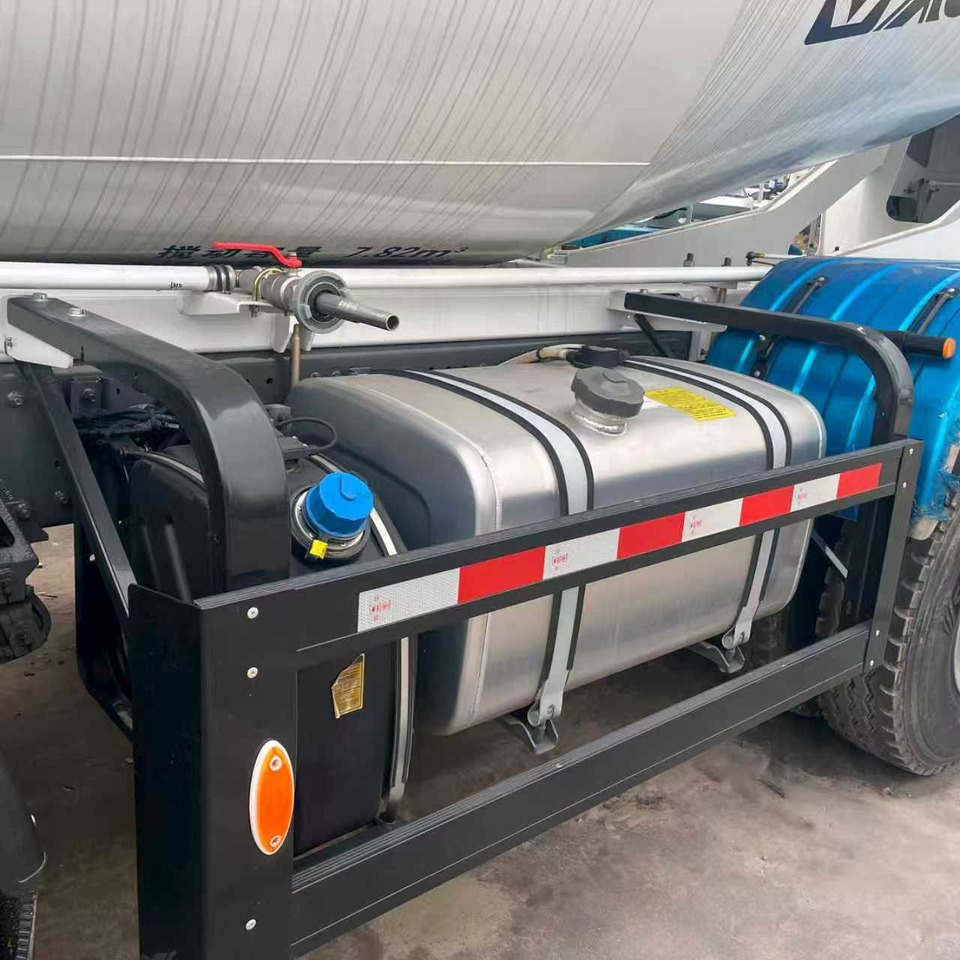 SINOTRUK TX350 HOWO Euro5 STAGE 5 TIER FIVE - 混凝土搅拌车:图4 SINOTRUK TX350 HOWO Euro5 STAGE 5 TIER FIVE - 混凝土搅拌车:图4