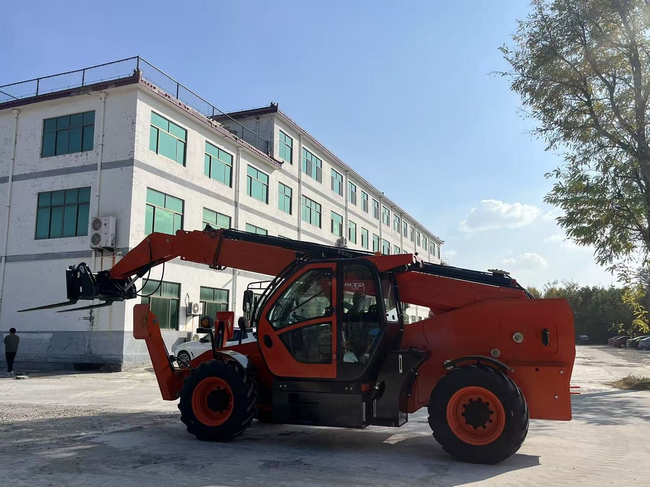 XCMG 17.5 METER BRAND NEW - 伸缩臂叉装车:图3 XCMG 17.5 METER BRAND NEW - 伸缩臂叉装车:图3