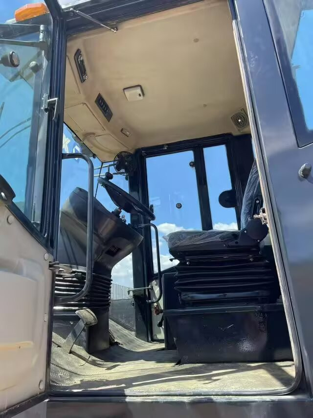 XCMG XS222J XS223J - 压路机:图2 XCMG XS222J XS223J - 压路机:图2