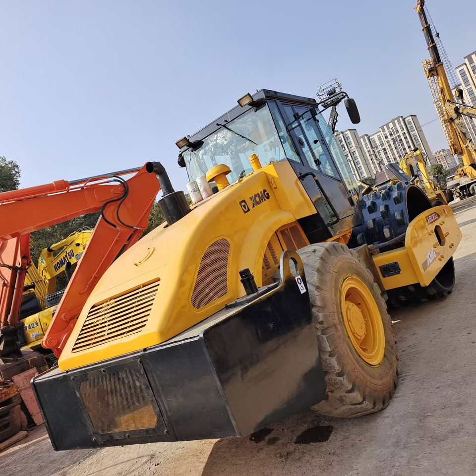 XCMG xs 223j XS223J Goat Horn Vibratory Roller Compactor - 压路机:图4 XCMG xs 223j XS223J Goat Horn Vibratory Roller Compactor - 压路机:图4