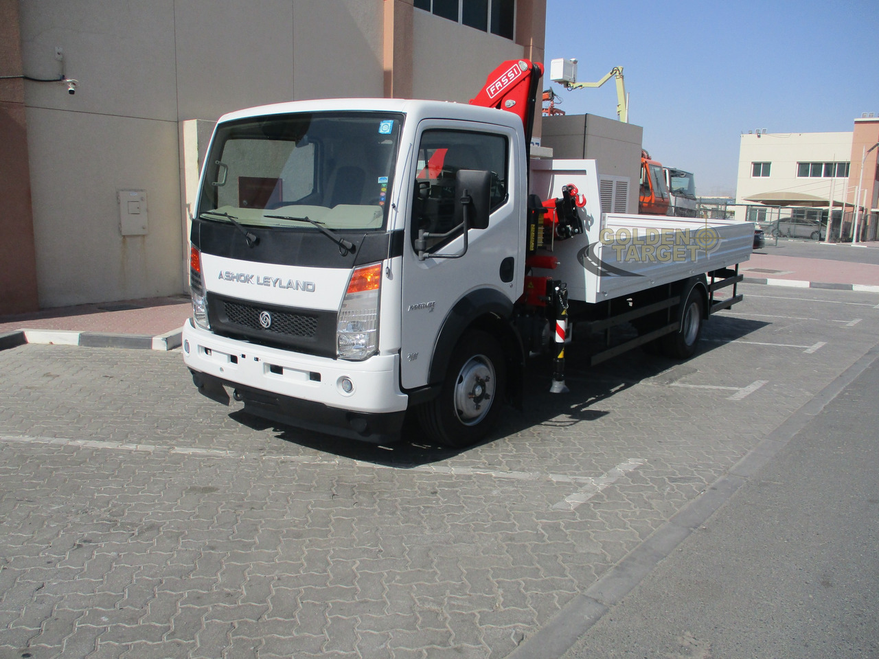 Ashok Leyland PARTNER LX 4x2 with Fassi F50A.022 Crane - 起重车:图2 Ashok Leyland PARTNER LX 4x2 with Fassi F50A.022 Crane - 起重车:图2